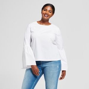 3/$30 💓 White Cropped Bell Sleeve Top 🤍